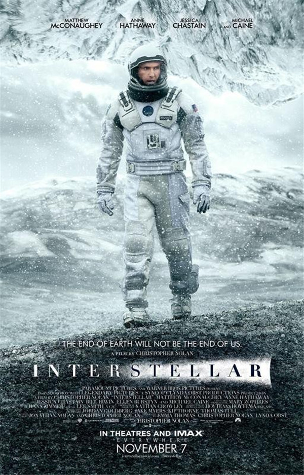 诺兰《星际穿越》曝新款海报 马修麦康纳身穿太空服外星行走(图1)