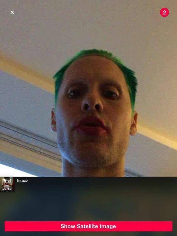 杰瑞德·莱托玩自拍 晒《自杀小队》小丑绿色头发(图1)