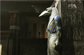 《X战警：天启》幕后照 导演仰望古埃及神像 或涉及天启身世