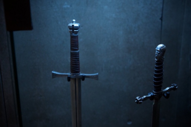 《刺客信条》发道具、片场照 圣殿骑士之剑曝光(图2)
