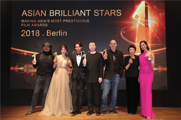 “亚洲璀璨之星”七项大奖柏林颁发，中国电影《芳华》成最大赢家(图1)