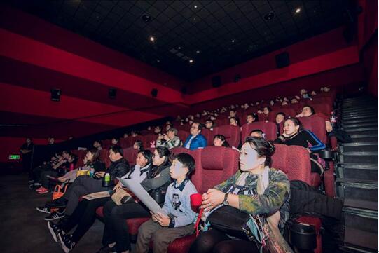 《妈妈咪鸭》萌翻上海五角场万达影城，三星Cinema LED影厅亲子观影乐趣多(图3)
