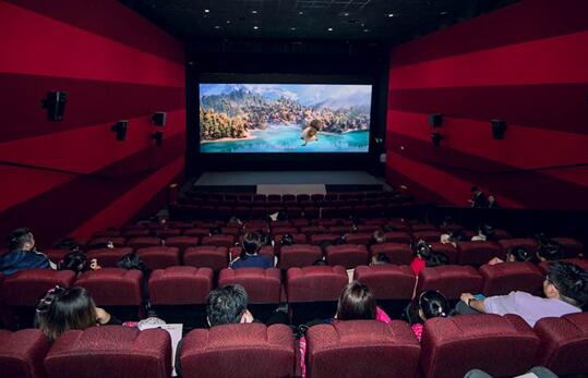 《妈妈咪鸭》萌翻上海五角场万达影城，三星Cinema LED影厅亲子观影乐趣多(图2)