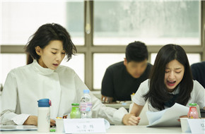 韩恐怖系列《女高怪谈》宣布重启 定名＂母校＂曝剧本朗读会工作照