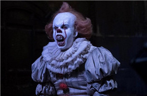 《小丑回魂2》新海报 血色路途妆容令人不寒而栗