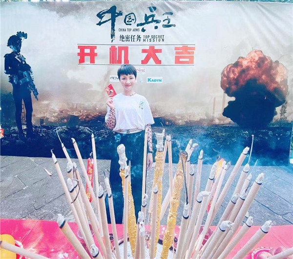 歌手亮月儿参演电影《中国兵王·绝密任务》惊艳转型(图3)